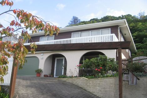 Photo of property in 15 Stanhope Grove, Korokoro, Lower Hutt, 5012