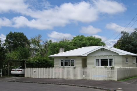 Photo of property in 9 Manor Place, Point Chevalier, Auckland, 1022
