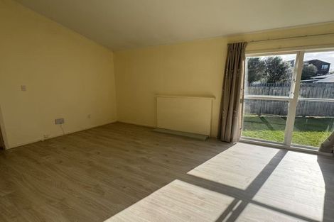 Photo of property in 21 Normandy Place, Henderson, Auckland, 0610