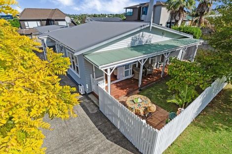 Photo of property in 1/10 Knights Road, Rothesay Bay, Auckland, 0630