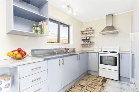 Photo of property in 2/17 Islington Avenue, New Lynn, Auckland, 0600