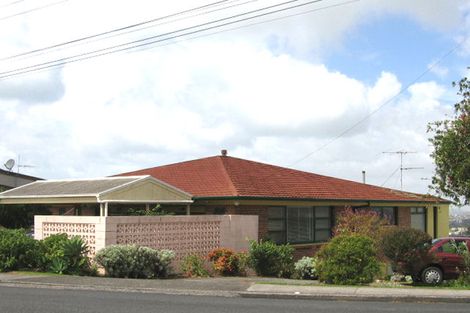 Photo of property in 1/11 Castor Bay Road, Castor Bay, Auckland, 0620