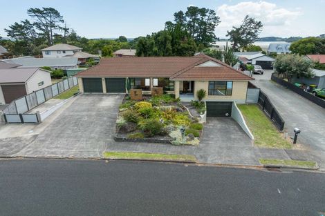 Photo of property in 12 Harbour Crest Drive, Waiuku, 2123