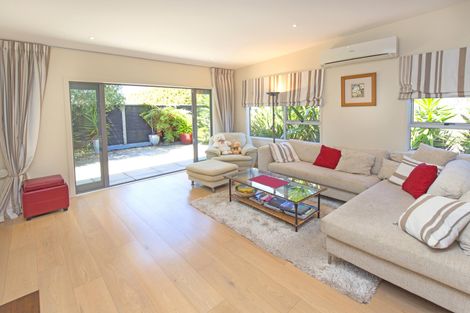 Photo of property in 16 Glengarry Avenue, Manly, Whangaparaoa, 0930