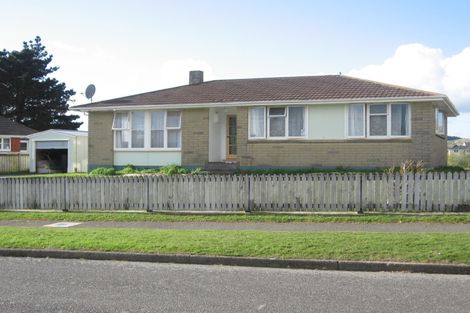 Photo of property in 2 Somerset Place, Cannons Creek, Porirua, 5024