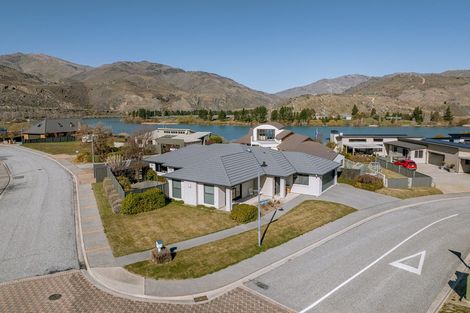 Photo of property in 28 Matthews Crescent, Cromwell, 9310