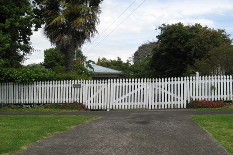 Photo of property in 9b Kiwi Esplanade, Mangere Bridge, Auckland, 2022