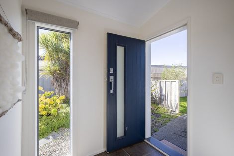 Photo of property in 11 Hadfield Place, Paraparaumu Beach, Paraparaumu, 5032