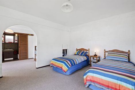 Photo of property in 90 Glencoe Road, Browns Bay, Auckland, 0630