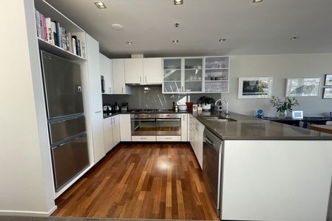 Photo of property in Patent 326 Apartments, 503s/326 Evans Bay Parade, Hataitai, Wellington, 6021