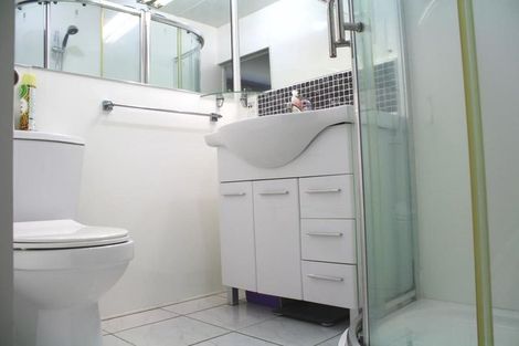 Photo of property in 1/5 Halberg Street, Glenfield, Auckland, 0629