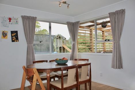 Photo of property in 58 Taipari Road, Te Atatu Peninsula, Auckland, 0610