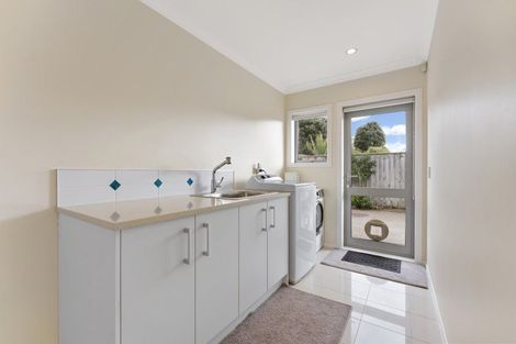 Photo of property in 32 Titoki Road, Waikanae Beach, Waikanae, 5036