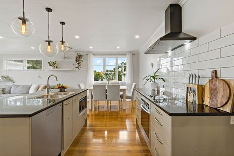 Photo of property in 15 Waione Avenue, Te Atatu Peninsula, Auckland, 0610