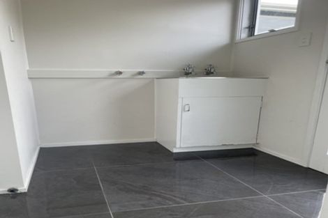 Photo of property in 2/33 Halberg Street, Glenfield, Auckland, 0629