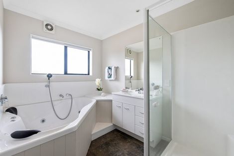 Photo of property in 2 Central Park, Paraparaumu Beach, Paraparaumu, 5032