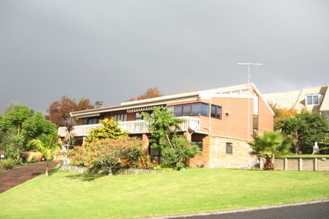 Photo of property in 71 Haseler Crescent, Howick, Auckland, 2014