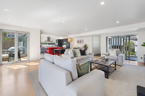 Photo of property in 9 Shelly Beach Parade, Cockle Bay, Auckland, 2014