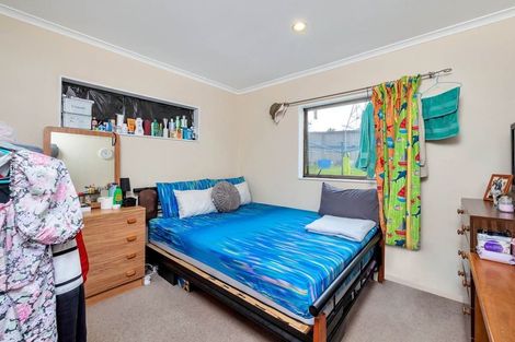 Photo of property in 52a Roberts Road, Te Atatu South, Auckland, 0610