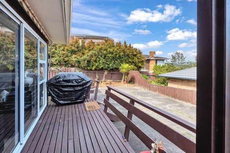 Photo of property in 2/4202a Great North Road, Glendene, Auckland, 0602