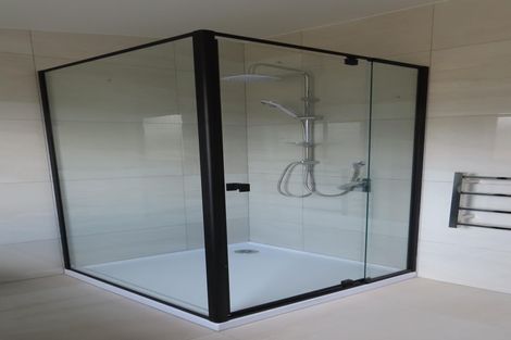 Photo of property in 77 Chichester Drive, Rosehill, Papakura, 2113