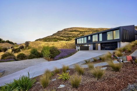 Photo of property in 8 Spring Hill Road, Kelvin Heights, Queenstown, 9300