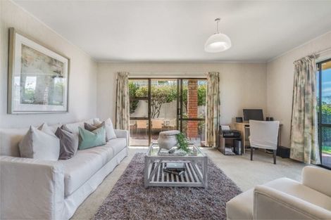 Photo of property in 2/33 Parr Terrace, Castor Bay, Auckland, 0620