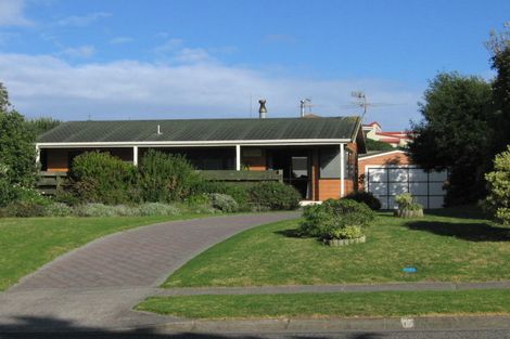 Photo of property in 4 Ara Kuaka, Waikanae Beach, Waikanae, 5036