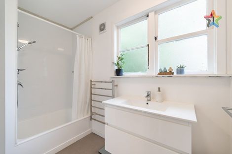 Photo of property in 15 Kennedy Grove, Stokes Valley, Lower Hutt, 5019