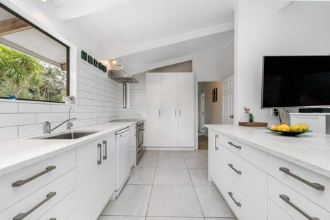 Photo of property in 673 Huia Road, Parau, Auckland, 0604