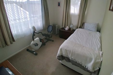 Photo of property in 1 Blenheim Street, Glenfield, Auckland, 0629