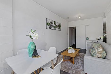 Photo of property in 2/22 Peach Road, Glenfield, Auckland, 0629