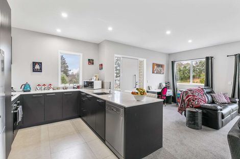 Photo of property in 14 Matau Close, Te Kauwhata, 3710