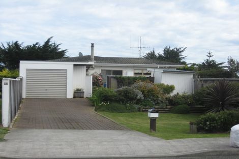 Photo of property in 95 Kahukura Avenue, Waitarere Beach, Levin, 5510