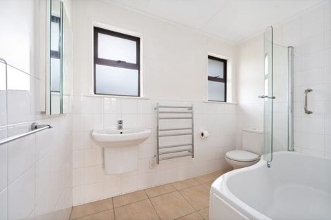 Photo of property in 86 Flanshaw Road, Te Atatu South, Auckland, 0610