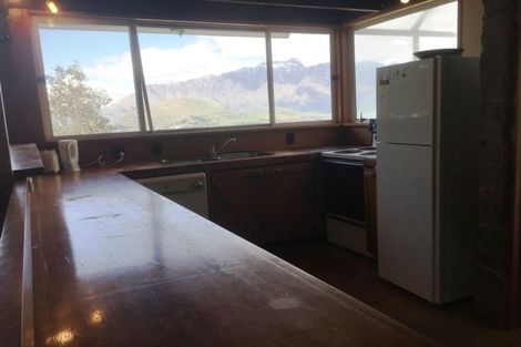 Photo of property in 12 Lordens Place, Fernhill, Queenstown, 9300