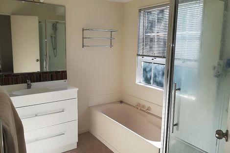 Photo of property in 2/112 Nigel Road, Browns Bay, Auckland, 0630