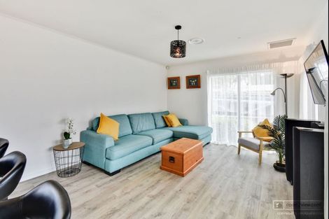 Photo of property in 80 Everglade Drive, Goodwood Heights, Auckland, 2105