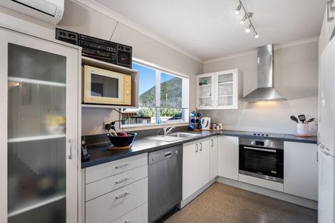 Photo of property in 6b Pokaka Street, Birchville, Upper Hutt, 5018