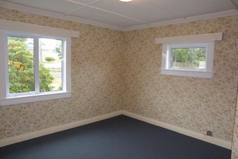 Photo of property in 18 Mills Street, Eltham, 4322