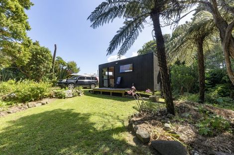 Photo of property in 38 Te Ahuahu Road, Piha, New Lynn, 0772