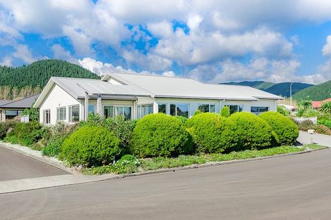 Photo of property in 27 Jade Lane, Paraparaumu, 5032