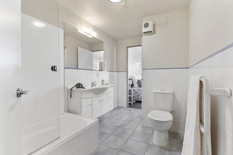 Photo of property in Anchorage Apartments, 104/36 Victoria Road, Mount Maunganui, 3116