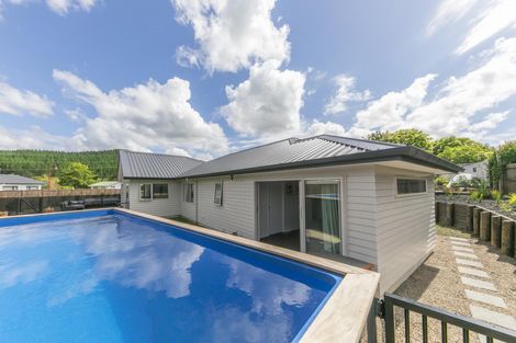 Photo of property in 3a Applemoors Way, Riverhead, 0820