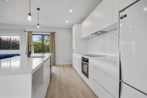 Photo of property in 4a Barron Drive, Green Bay, Auckland, 0604