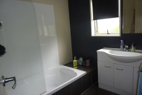 Photo of property in 17a Oakland Avenue, Papatoetoe, Auckland, 2025