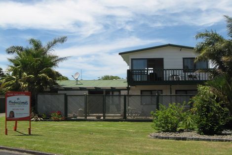 Photo of property in 15 Litchfield Place, Clarks Beach, 2122