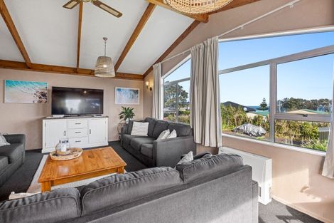 Photo of property in 11 Pohutukawa Drive, Opunake, 4616