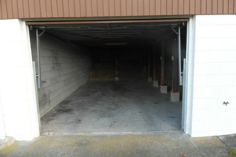 Photo of property in 3/2 Longbill Place, Glendene, Auckland, 0602