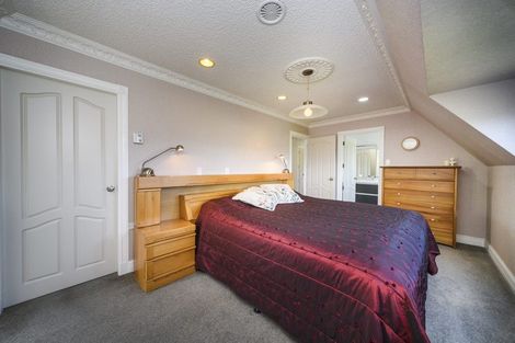 Photo of property in 21 Springdale Grove, Fitzherbert, Palmerston North, 4410